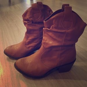 Western Faux Tan Leather Boots | 9