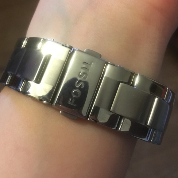 Rose Gold Fossil watch - Picture 2 of 2