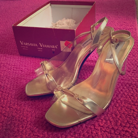 A pair of size 9 gold high heels.