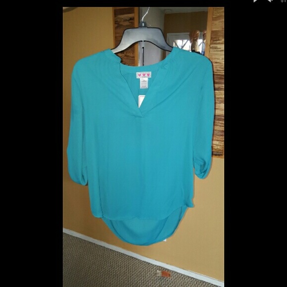 Price drop Flattering turquoise blouse