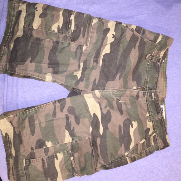 Men's cargo army shorts. Great condition