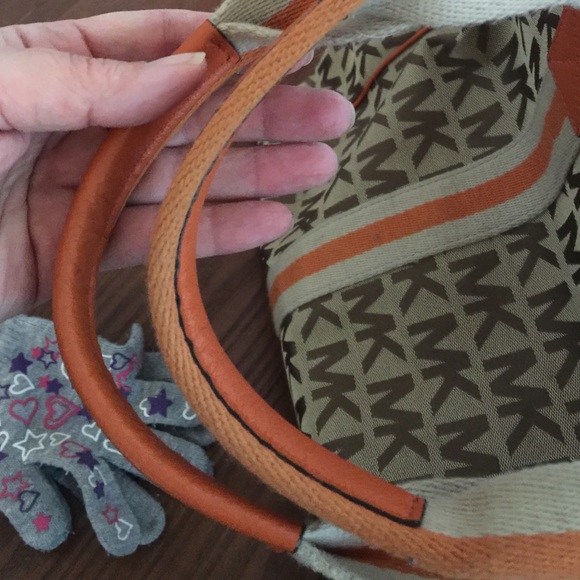 SOLD! Michael Kors Travel Bag-priced at lowest! - Picture 2 of 4