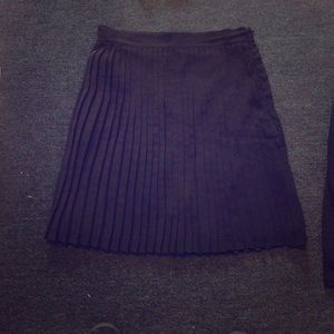 Black forever 21 accordion skirt never worn