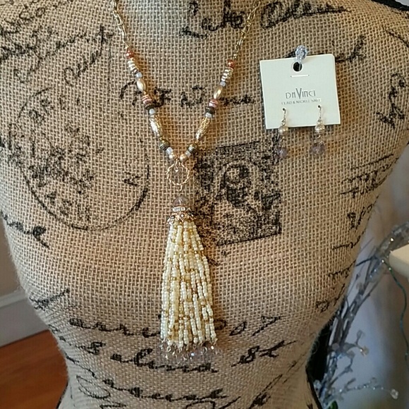 DaVinci Necklace Set New with tag