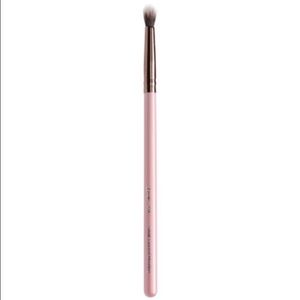 Luxie 231 small tapered blending brush