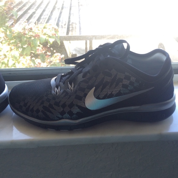 Black and silver nikes NWOT