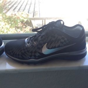 Black and silver nikes NWOT