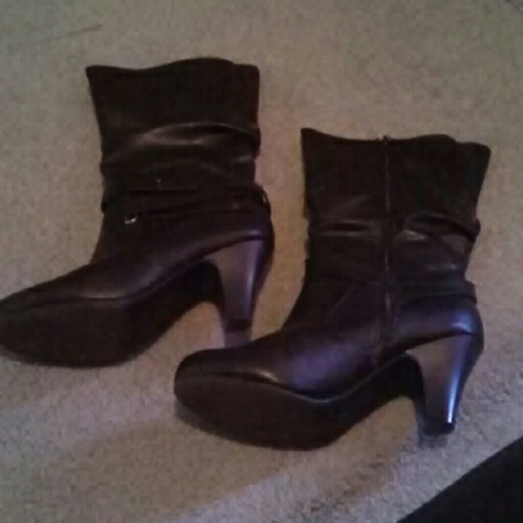 Black heeled boots