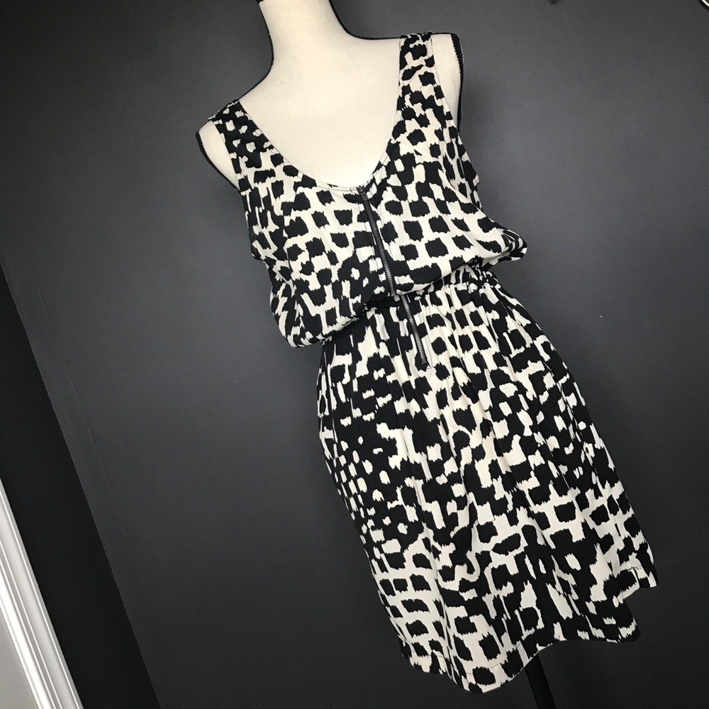 Sleeveless dress