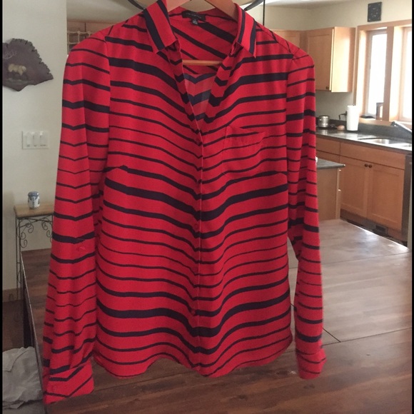 Chevron Strip V-Neck - Picture 2 of 4