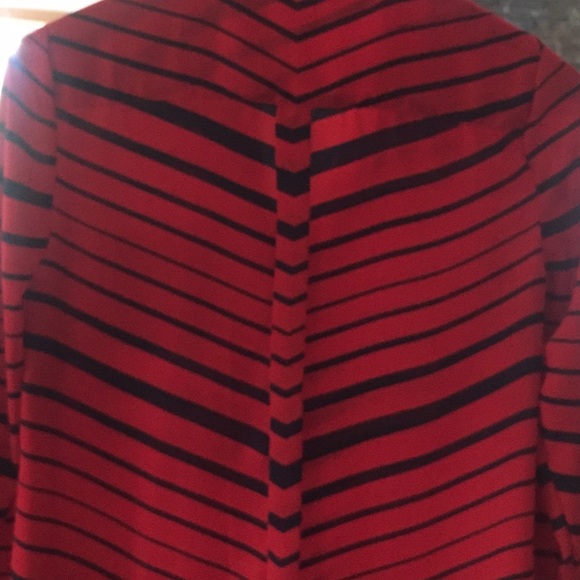Chevron Strip V-Neck - Picture 3 of 4