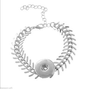 Fish scale button bracelet