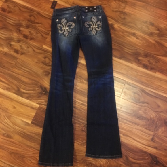 Flash sale NWT RHINESTONE FLEUR MISS ME JEANS - Picture 2 of 4