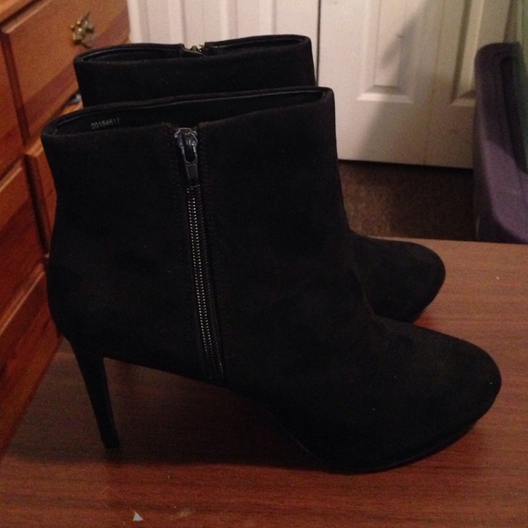 BNWT BLACK SUEDETTE SHOES