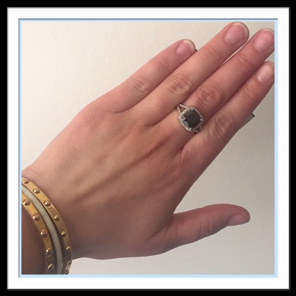 💍Be Brilliant Blue Onyx Halo Ring