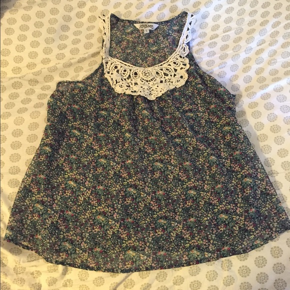 Crochet neck floral tank top