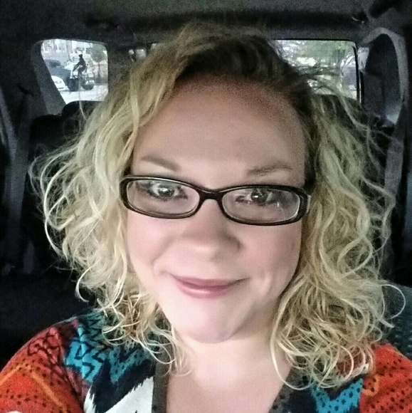 Meet your Posher, Angie - Picture 1 of 1