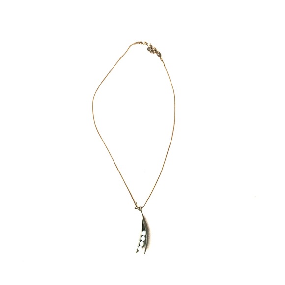 super cute pea pod necklace