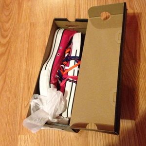 final price!! NWOT pink skilled converse