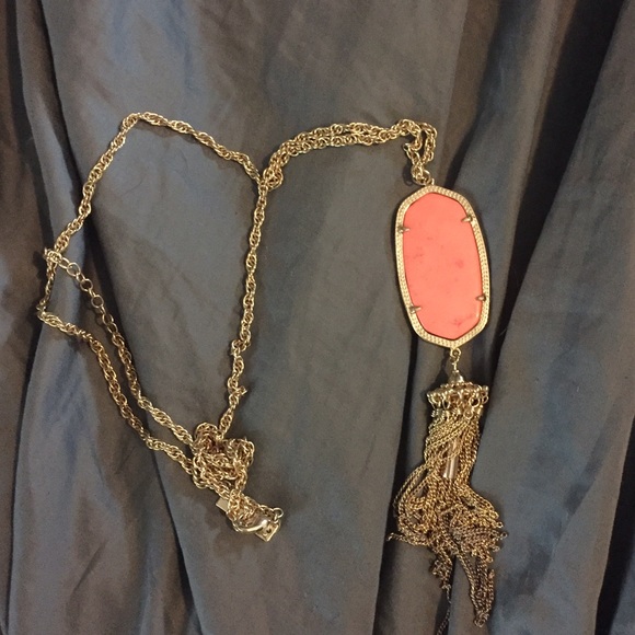 Kendra Scott necklace