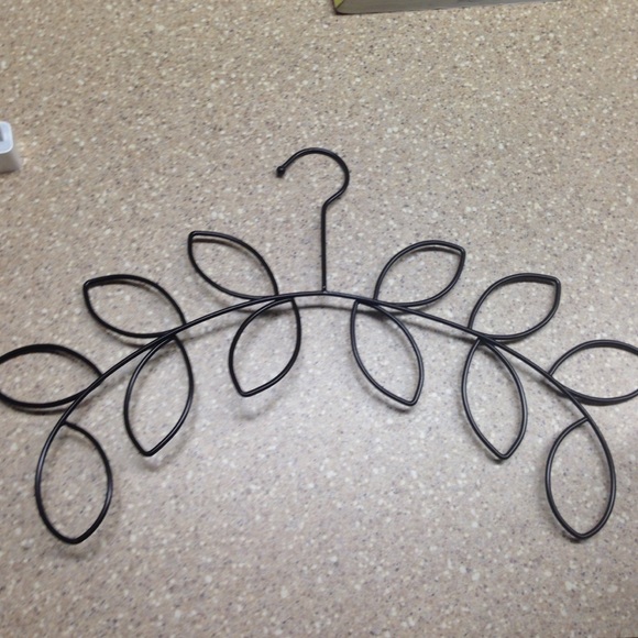 Scarf holder
