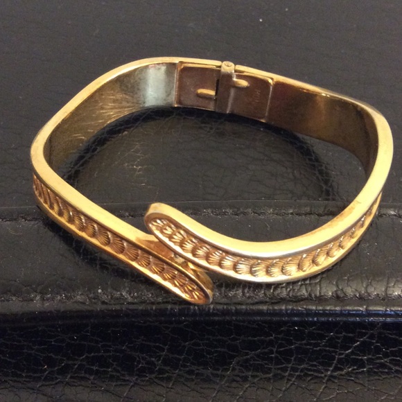 [Monet] Vintage Hinge Bangle