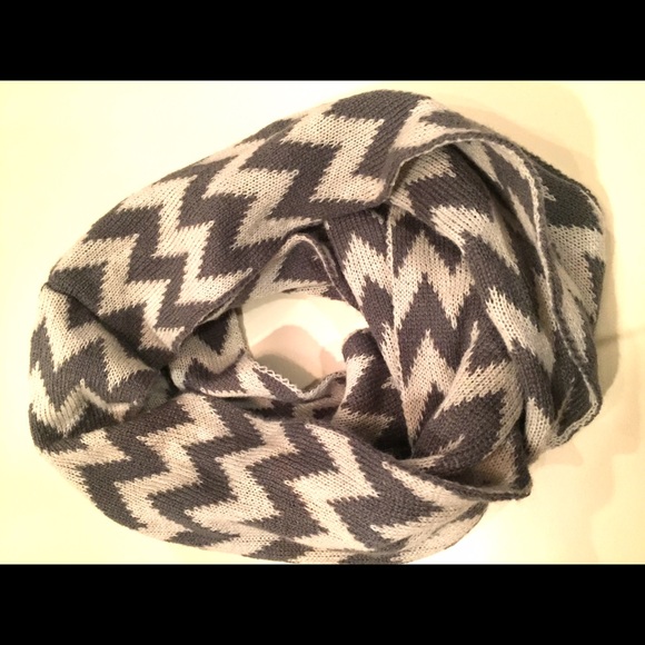 Knit scarf