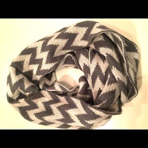 Knit scarf