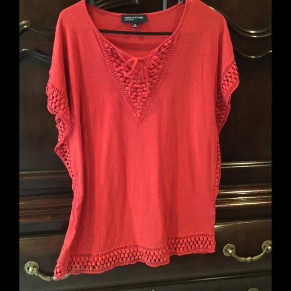 Jones New York Red butterfly top, size large.