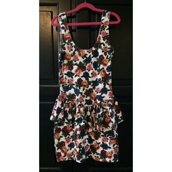 Floral Peplum Bodycon - Picture 2 of 2
