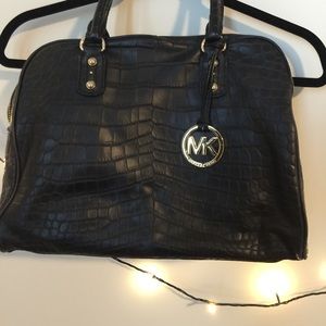 Genuine Michael Kors Handbag (Shipping on Friday!)