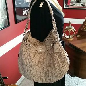 Adorable Guess Shoulder Bag