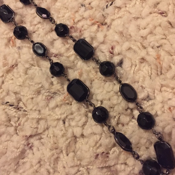 Black jewel and bead necklace - Picture 2 of 3