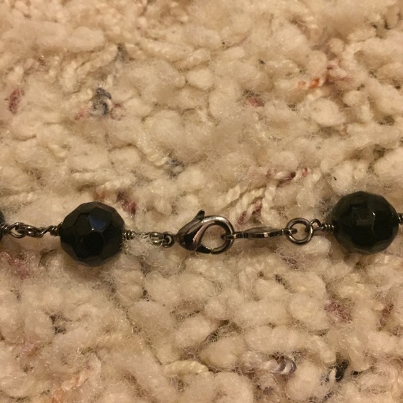 Black jewel and bead necklace - Picture 3 of 3