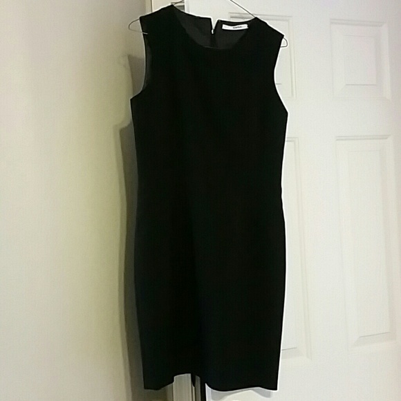 TAHARI Black Dress.  Its a Petite.