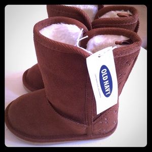 Toddler size 7 Ugg type boots from old navy
