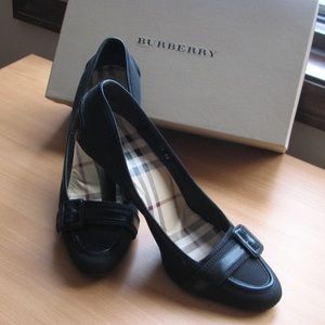 FINAL SALE - Burberry Navy Pumps w/ Leather Detail