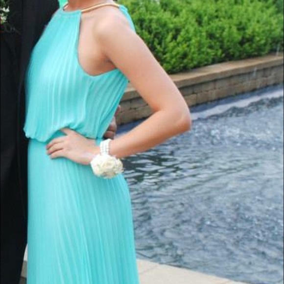 Teal Goddess Prom Dress!