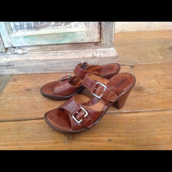 Born sandals