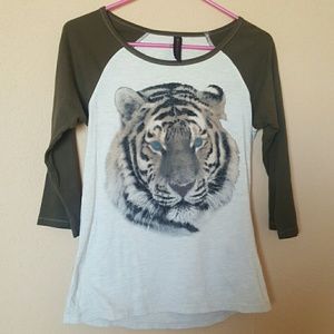 Rue 21 baseball t-shirt
