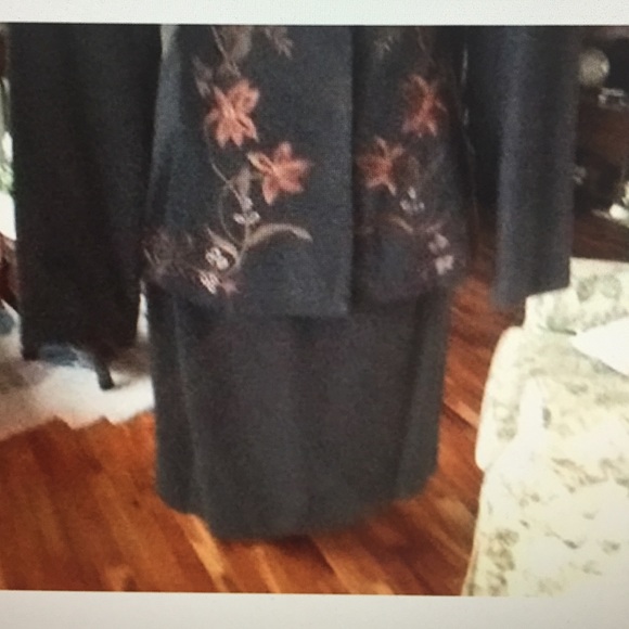 Donna Morgan suit black 4 jacket & skirt - Picture 2 of 4