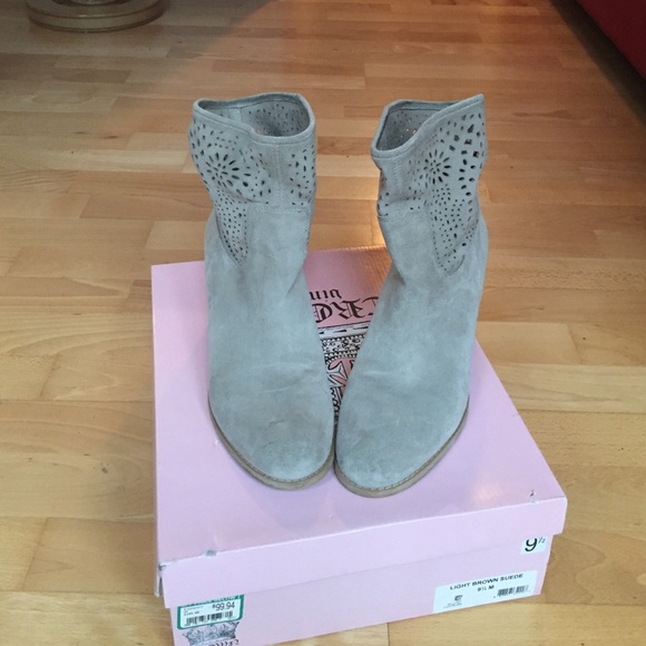 Crown Vintage Beige Suede Ankle Boots