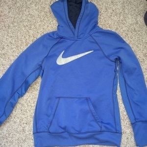 Blue nike therms fit sweatshirt