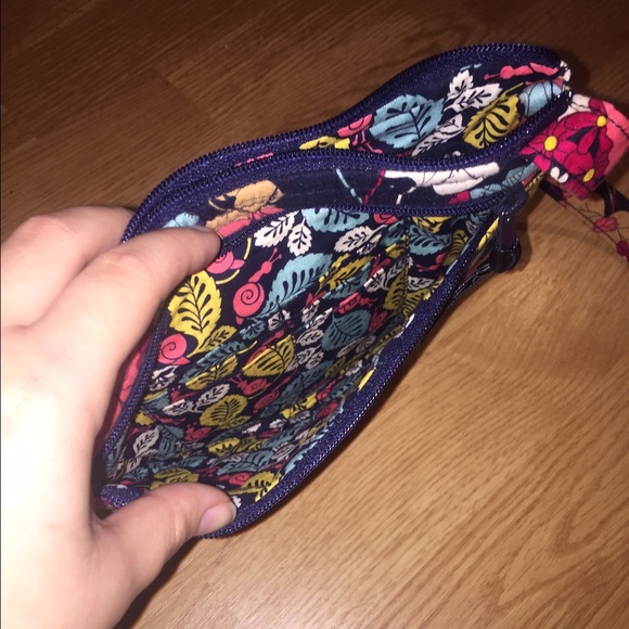 Vera Bradley Cross Body Purse in Happy Snails - Picture 4 of 4