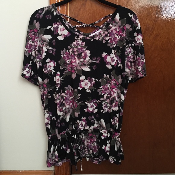 Floral blouse.