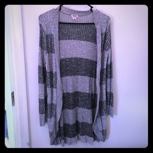 Thigh length lightweight sweater