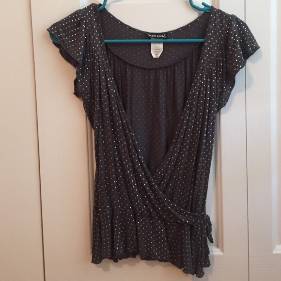 GIFTED 🎁 Silver and gray polka dot shirt