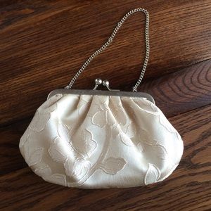 🎀HP🎀. Floral Jacquard Clutch