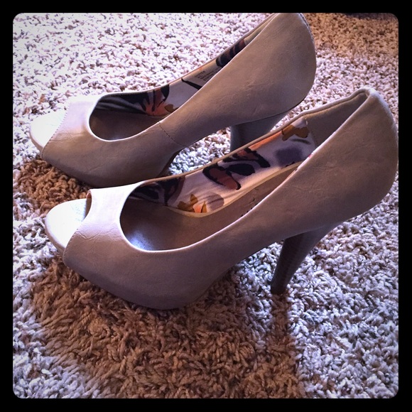 Steve Madden Gray Heels