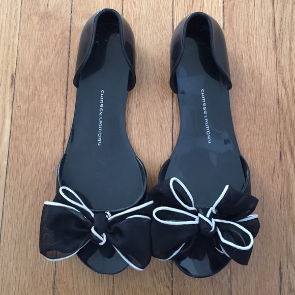 Bowtie flats